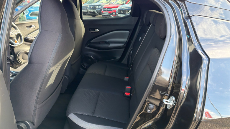 Nissan Juke 1.0 DiG-T N-Connecta 5dr Petrol Hatchback